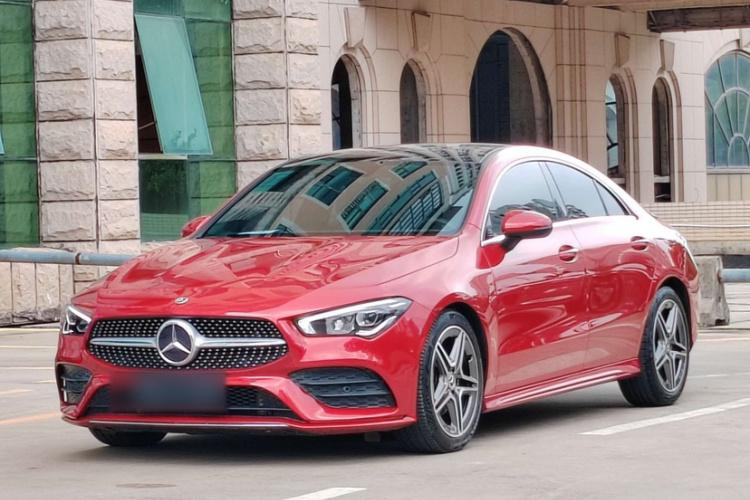 Mercedes-Benz CLA année 2020 modèle CLA 200 rouge