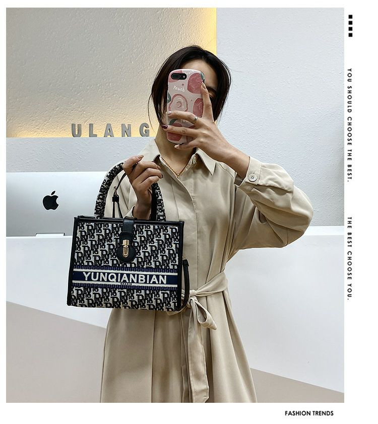 Nouveaux Sacs polyvalents pour les femmes Crossbody Forme à un épaule tendance Handheld Trend Version coréenne Ins Internet Celebrity Fashion Student Style