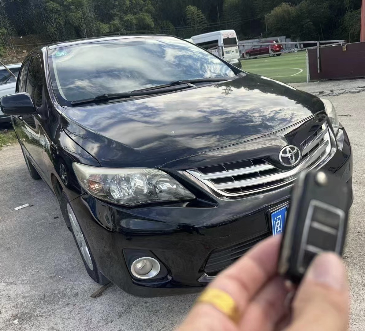 Toyota corolla version 2013 noire - voiture berline d’occasion très propre