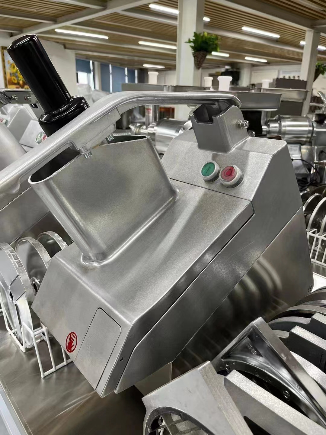 Coupe-légumes électrique multifonction Modèle VC-60MS