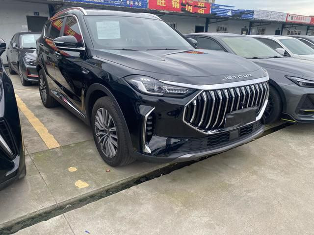 Jetour X70 PLUS 2023 version 1.5t DCT autostrong PRO de 7 places