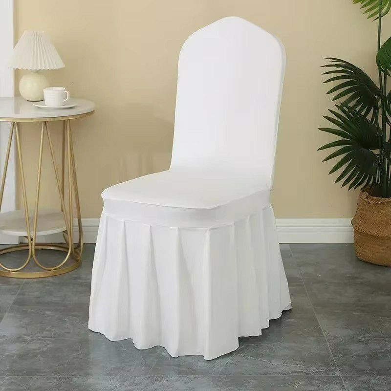 Housse de chaise de banquet extensible, souvent utilisée pour habiller les chaises lors d'événements comme des mariages.